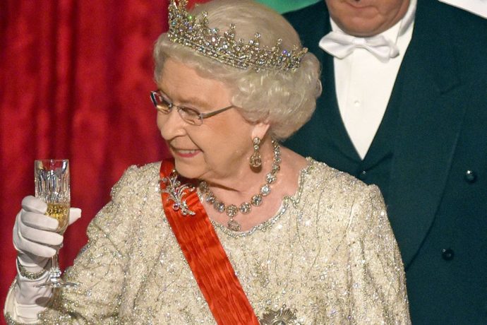 le-vingt-deux-champagne-reine-d-angleterre