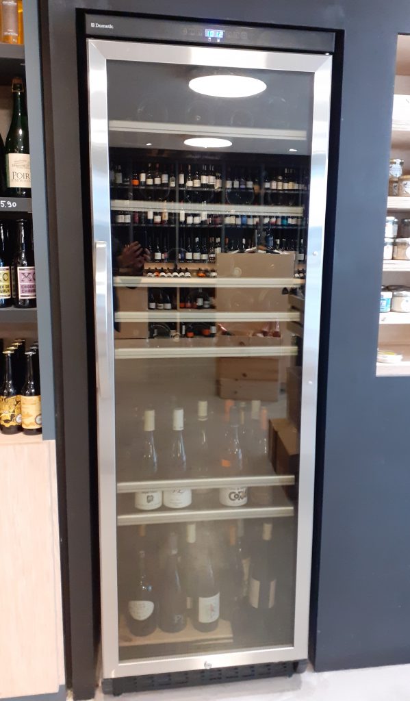 exemple de cave à vin de service à la boutique le vingt-deux